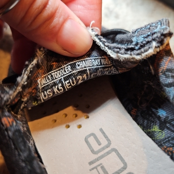 Hey Dude Boys Gray And Blue Wally Youth Loafer Chambray Shoes K5 - Picture 9 of 11